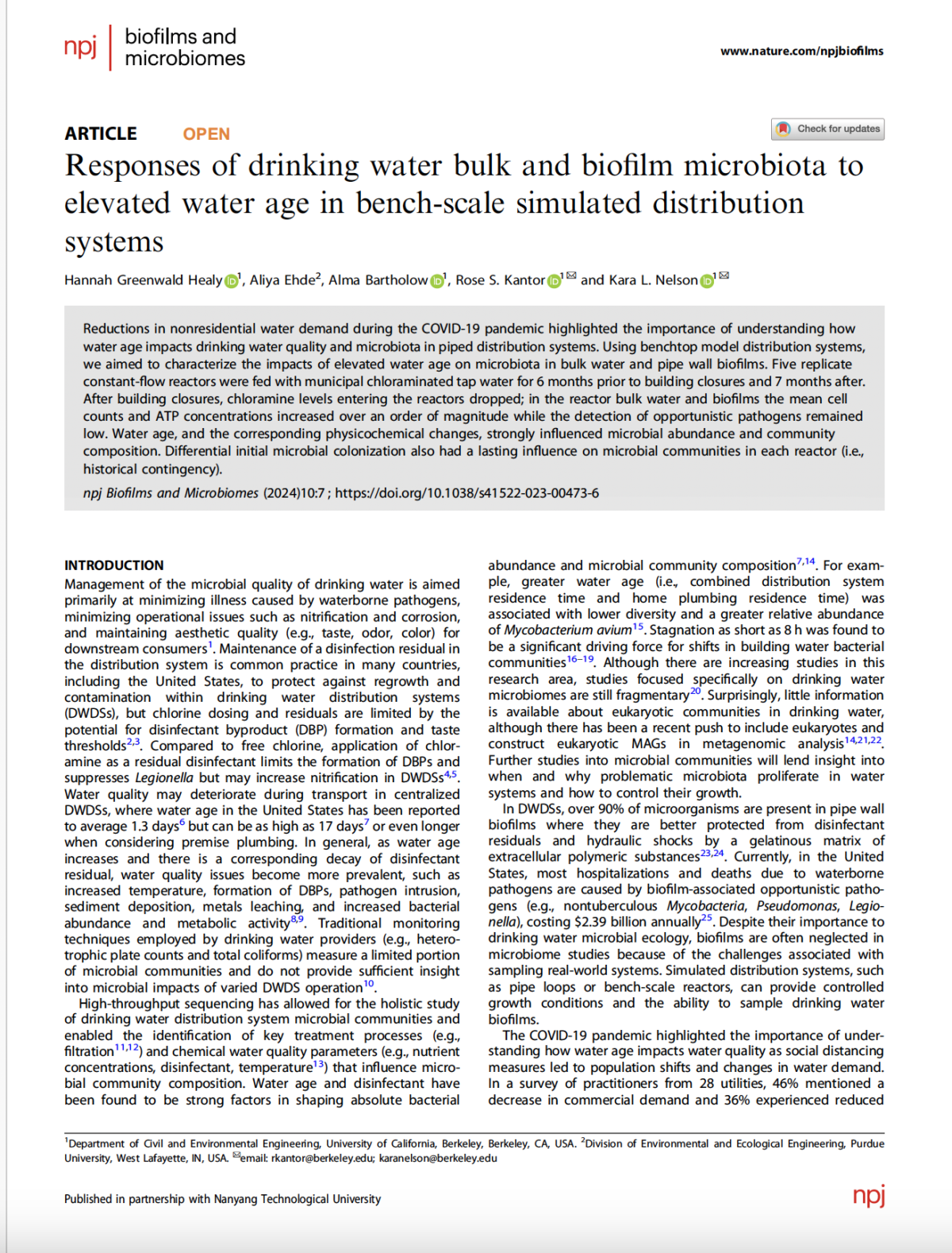 Responses of drinking water bulk and biofilm microbiota to elevated water age in bench-scale simulated distribution systems